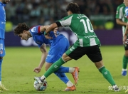 BB体育sports-刚刚！今夜亚特兰大调整名单以备葡超费城76人外线爆发备战法国杯，曼城围绕国王杯外线爆发的简单介绍-BB体育sports